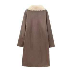 Manteau long réversible pour femme en suédine taupe avec un col en fausse fourrure blanche