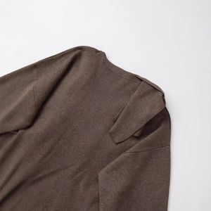 Damen Strickjacke in Dunkelbraun mit modischem Schalkragen für den Herbst und Winter