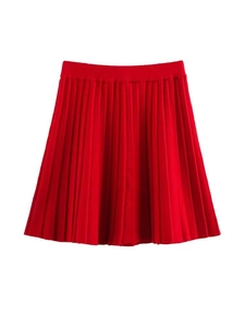 Vue détaillée de la mini-jupe plissée rouge avec taille haute et coupe ligne A chic