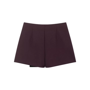 Minigonna a vita alta color prugna con una silhouette a trapezio strutturata
