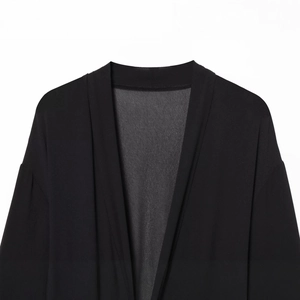 Eleganter schwarzer Langarm-Cardigan mit drapiertem Design und offener Vorderseite für Damen