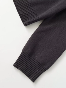 Detailed view of the dark grey knitted sleeve featuring high-quality ribbed cuffs finish