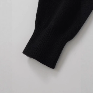 Damen Strickpullover in Schwarz mit gerippten Bündchen und weichem Langarm-Design