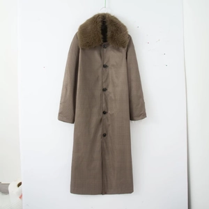 Brown micro-check coat with faux fur collar and single-breasted straight silhouette