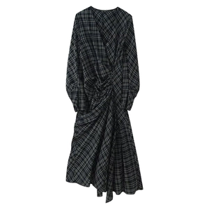 Robe Midi Élégante à Carreaux avec Col en V pour Femme Manches Longues Plissé Noué Ourlet Asymétrique Robe en Polyester