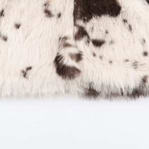 Veste chic en fausse fourrure avec motif animalier contrasté en crème et marron