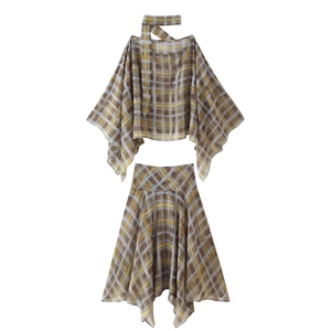 Tenue À Carreaux Vintage Pour Femmes Haut Ample À Manches Chauve-souris Et Jupe À Ourlet Irrégulier Avec Cravate