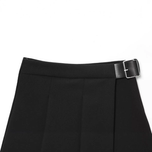 Jupe-culotte plissée noire pour femme avec large ceinture et boucle en métal