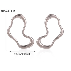 Irregular wavy stainless steel earrings featuring dimensions of 4 cm height and 2.5 cm width