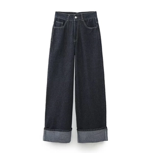 Jean taille haute à jambes larges en denim indigo avec coutures contrastées et revers
