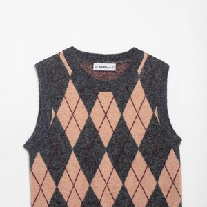 Chaleco de punto vintage con estampado de rombos para mujer en gris y rosa