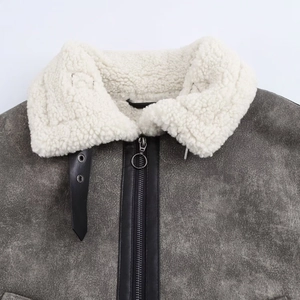 Chaqueta gris de ante sintético de doble cara con cuello de pelo blanco y cremallera