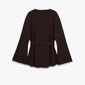 Cardigan in maglia marrone con ampie maniche a campana e cintura in vita abbinata