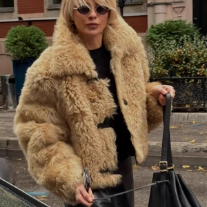 Women's warm faux fur coat in camel color with large notch lapel for winter street style