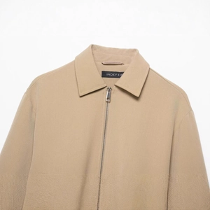 Veste bouffante kaki à fermeture éclair pour femme avec des détails métalliques chic