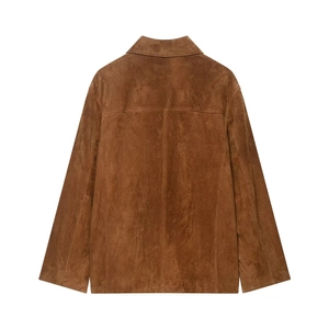 Rückansicht einer klassischen braunen Wildlederjacke mit minimalistischer horizontaler Naht