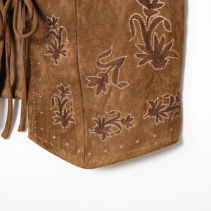 Gilet en suédine marron foncé avec broderie florale et coutures jaunes décoratives