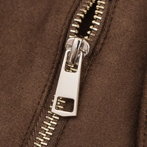 Braune Bomberjacke aus Wildlederimitat mit hochwertigem silbernen Metallreißverschluss