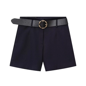 Short décontracté bleu foncé pour femme avec tissu texturé et ceinture à boucle dorée