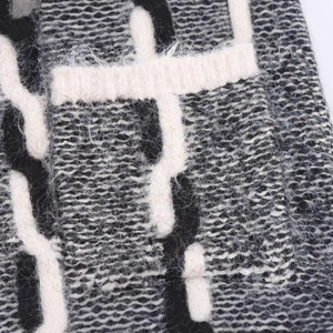 Gilet en maille col V pour femme avec texture mohair douce et motifs géométriques contrastés