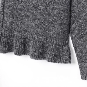 Gilet en tricot gris chiné avec ourlet à volants élégant et texture en maille côtelée
