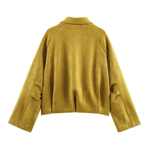 Veste courte en daim jaune moutarde avec col à revers et manches raglan, vue de dos