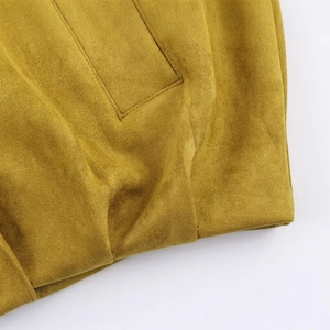Bombardier en suédine jaune moutarde pour femme avec détails de coutures sur la poche