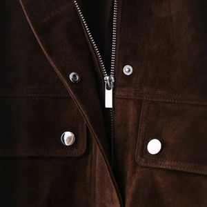 Veste bomber en daim marron foncé pour femme avec fermeture éclair et boutons métalliques