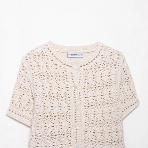 Cardigan beige au crochet pour femme avec manches courtes et maille ajourée