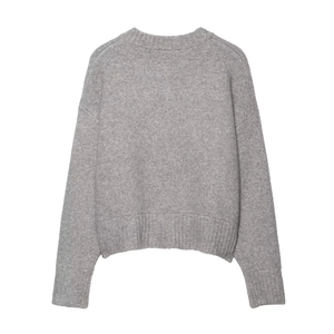 Minimalist grey knit sweater with round neck and ribbed cuffs in a loose relaxed fit