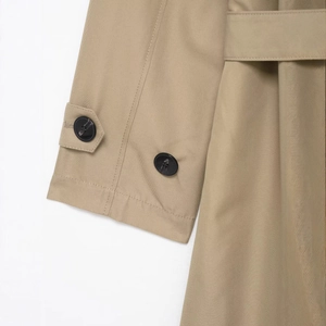 Classic khaki trench coat with adjustable cuffs and resin buttons in twill fabric