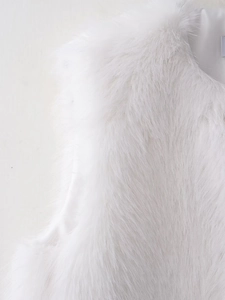 Close-up of premium white faux fur texture showing soft dense fibers and smooth lining