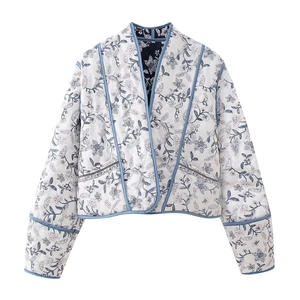 Women's reversible quilted floral jacket with V-neckline and blue embroidery patterns