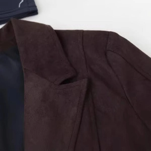 Blazer doppiopetto classico in pelle scamosciata marrone cioccolato con collo a rever