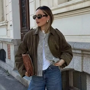 Veste aviateur pour femme en daim marron avec col à revers pour un look d'automne