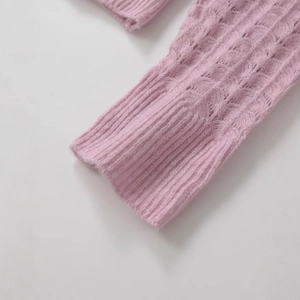 Pull en maille rose à col rond avec motifs nid d'abeille et poignets côtelés