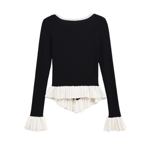Cardigan noir élégant avec ourlet blanc à volants et poignets superposés contrastés