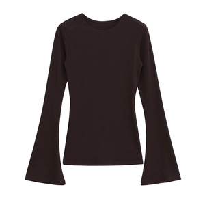 T-shirt femme en maille côtelée marron foncé avec manches cloche tendance et col rond