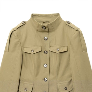 Damenjacke im Militär-Stil in Khaki mit Stehkragen, Schulterklappen und Pattentaschen