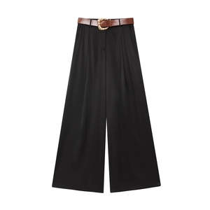 Pantalon large noir élégant pour femme avec ceinture en cuir marron et boucle dorée