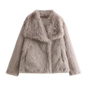 Giacca corta in ecopelliccia malva con maxi colletto e texture morbida per donna