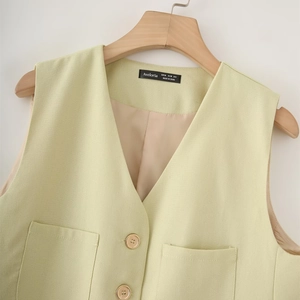 Detail shot of a light green V-neck vest with smooth lining and Aveloria brand size label