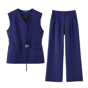 Ensemble bleu marine deux pièces avec gilet ceinturé sans manches et pantalon large taille haute