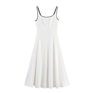 Robe midi trapèze blanche sans manches minimaliste avec liseré noir contrasté