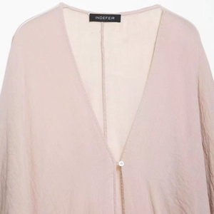 Gilet long en ramie rose pâle pour femme avec décolleté en V profond et fermeture à un bouton