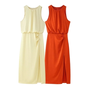 Robe midi sans manches avec plis à la taille et fentes latérales en crème et orange