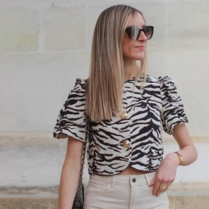 Bauchfreies Oberteil mit Zebramuster, Puffärmeln und Goldknöpfen für Damen in Streetwear-Stil