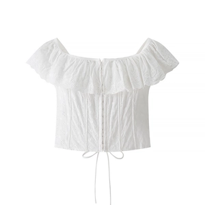 Witte off-shoulder crop top met vintage borduursels en ruches voor dames kleding