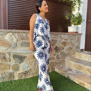 Women's summer two-piece set with V-neck sleeveless top and floral print trousers