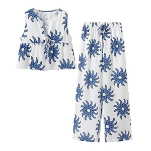 Women's two-piece V-neck crop top and wide-leg pants set with blue floral print